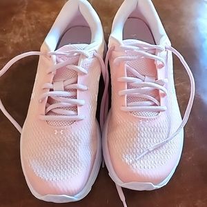 Under armour charged escape sneakers big logo